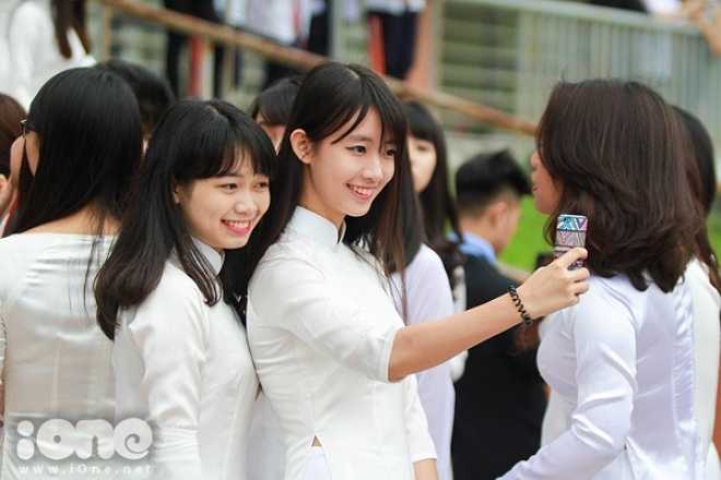 Trong 3 năm trung học phổ thông, các học sinh nữ của Ams chỉ có một ngày duy nhất được diện áo dài trong ngày hội này, vì thế ai cũng háo hức.