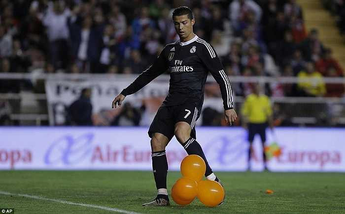 Đáng tiếc ngày CR7 đạt cột mốc mới trong sự nghiệp ở Bernabeu, anh lại không có niềm vui trọn vẹn