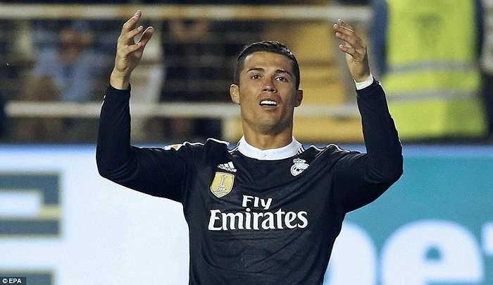 Lập tức 1 thẻ vàng được rút ra dành tặng cho chủ nhân 3 Quả bóng vàng 