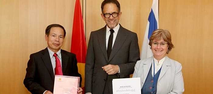 Ông Igal là một tên tuổi lớn trong giới đầu tư bất động sản thế giới, hoạt động tích cực tại thị trường Anh. Đầu năm ngoái, tỷ phú Igal Ahouvi đã được công nhận là Lãnh sự danh dự của Việt Nam tại Israel.