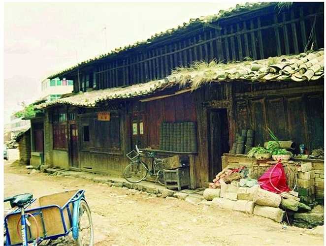 Địa danh này đã có lịch sử hàng trăm năm. Trước đây, cuộc sống nghèo khó. Trước năm 1980, nơi đây có 5 khó là: 'Lương thực khó, nước sạch khó, nhà ở khó, đường sá khó, lấy vợ khó'