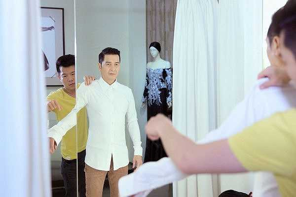 Nguyễn Hưng đang rất háo hức để được đứng trên sân khấu Sol Vàng để hát những bản tình ca mà anh được khán giả yêu mến hàng chục năm qua