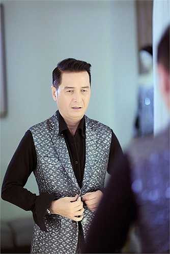 Là một trong những NTK đương đại nổi bật của làng thời trang Việt Nam, NTK Công Trí còn là cái tên được rất nhiều người nổi tiếng săn đuổi. 