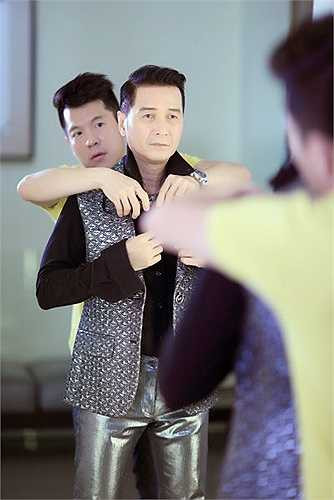 NTK Công Trí dường như có thêm nhiều ý tưởng sáng tạp nhất để làm sao toát lên vẻ nghệ sỹ của một ca sĩ đồng thời phải phù hợp vói bước nhảy sáng tạo của một vũ sư