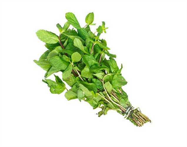 Trị gàu: Thực hiện một gói lá bạc hà, nước cốt chanh và đất sét (multani mitti) sau đó bôi lên mái tóc của bạn để thoát khỏi gàu.