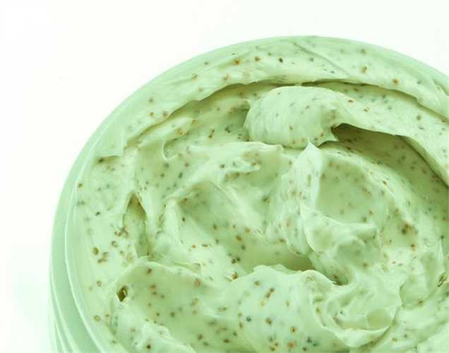 Tẩy tế bào chết: Trộn nước ép bạc hà với bột yến mạch sau đó nhẹ nhàng bôi lên da của bạn để loại bỏ các tế bào da chết, bụi bẩn, vi khuẩn, và dầu thừa. 