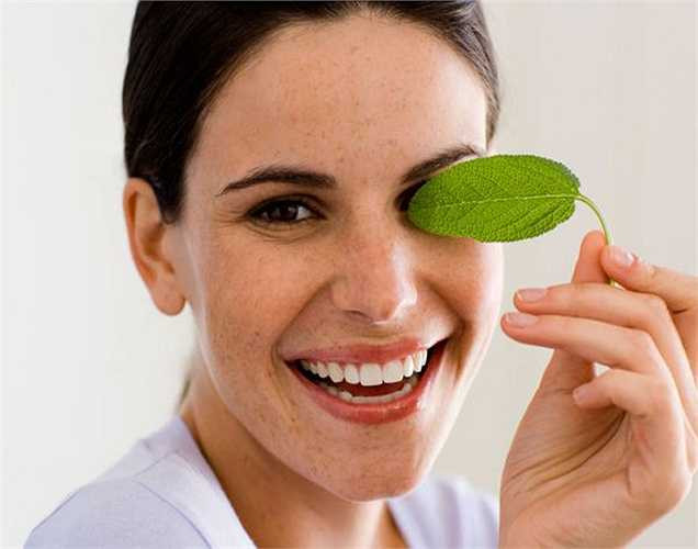 Ngăn ngừa mùi hôi chân: Nếu bạn có xu hướng bị hôi chân, đun sôi lá bạc hà trong nước, và sau đó dùng nước này để ngâm chân sẽ giúp chữa trị mùi hôi chân.