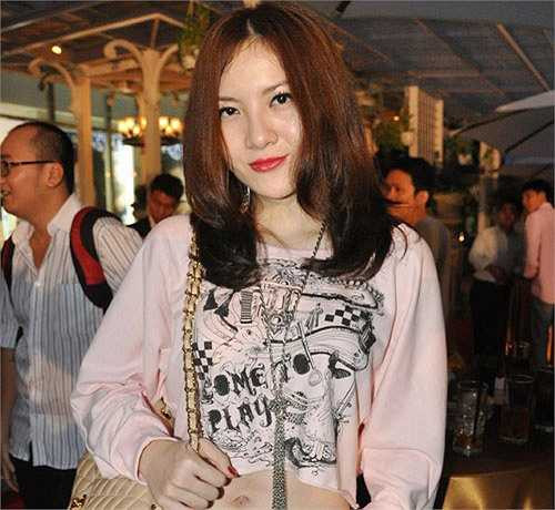 Khán giả dường như không thể nhận ra Yến Nhi với chiếc cằm nhọn, sống mũi cao khác lạ cộng thêm da mặt bóng.