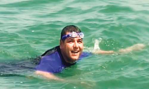 Kinh hoàng cảnh bơi giữa đàn quái thú Amazon