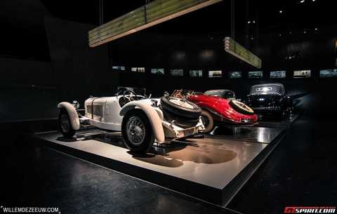 Thăm quan mẫu xe cổ đồ sộ chưa từng có tại viện bảo tàng Mercedes
