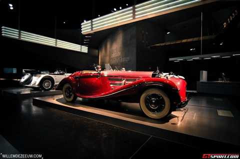Thăm quan mẫu xe cổ đồ sộ chưa từng có tại viện bảo tàng Mercedes