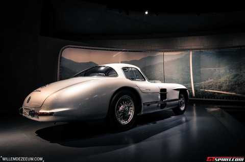 Thăm quan mẫu xe cổ đồ sộ chưa từng có tại viện bảo tàng Mercedes