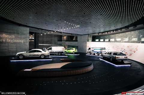 Thăm quan mẫu xe cổ đồ sộ chưa từng có tại viện bảo tàng Mercedes