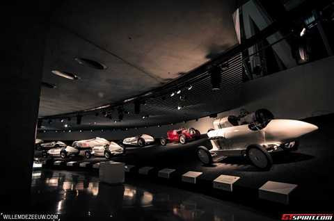 Thăm quan mẫu xe cổ đồ sộ chưa từng có tại viện bảo tàng Mercedes