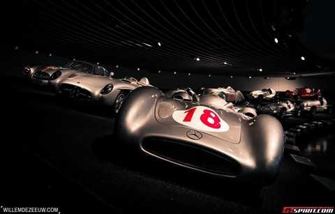 Thăm quan mẫu xe cổ đồ sộ chưa từng có tại viện bảo tàng Mercedes