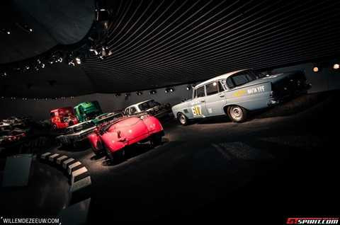 Thăm quan mẫu xe cổ đồ sộ chưa từng có tại viện bảo tàng Mercedes