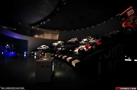 Thăm quan mẫu xe cổ đồ sộ chưa từng có tại viện bảo tàng Mercedes