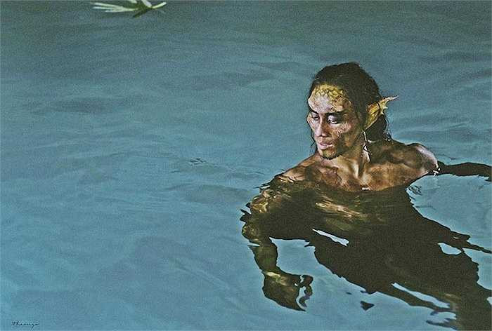 Nội dung MV 'Rain' lấy cảm hứng từ truyền thuyết Sơn Tình – Thủy Tinh nhưng khai thác sâu chuyện tình giữa Mị Nương và Thuỷ Tinh. 