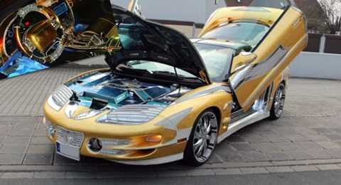 Siêu xe Pontiac Trans Am dát vàng toàn thân đắt hơn Bugatti