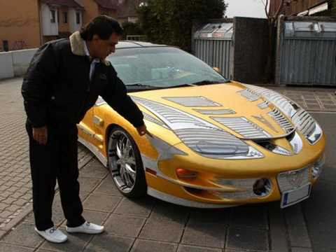 Siêu xe Pontiac Trans Am dát vàng toàn thân đắt hơn Bugatti