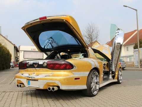 Siêu xe Pontiac Trans Am dát vàng toàn thân đắt hơn Bugatti