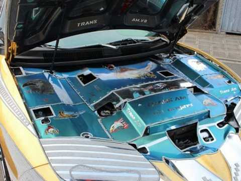 Siêu xe Pontiac Trans Am dát vàng toàn thân đắt hơn Bugatti