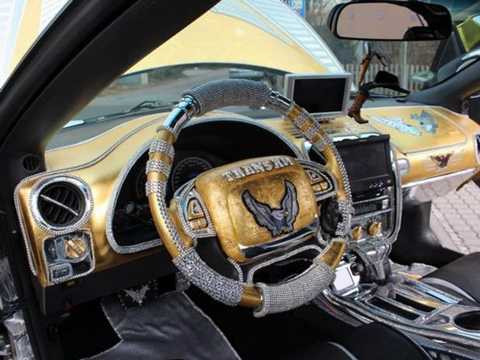 Siêu xe Pontiac Trans Am dát vàng toàn thân đắt hơn Bugatti