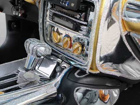 Siêu xe Pontiac Trans Am dát vàng toàn thân đắt hơn Bugatti