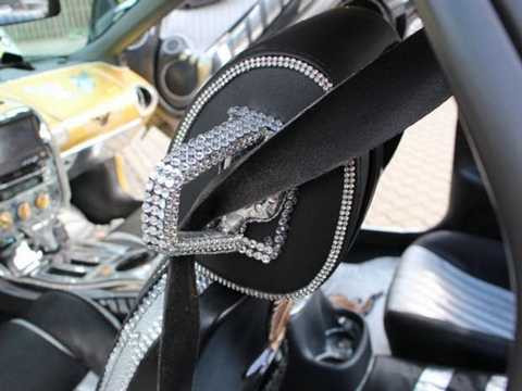 Siêu xe Pontiac Trans Am dát vàng toàn thân đắt hơn Bugatti