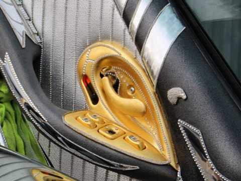 Siêu xe Pontiac Trans Am dát vàng toàn thân đắt hơn Bugatti