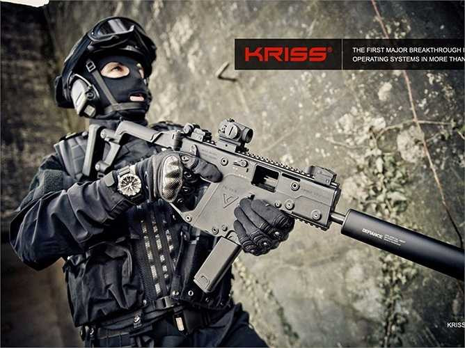 7. KRISS Vector. Điểm đặc biệt của loại súng tiểu liên này là có thể sử dụng bắn bằng một tay với độ chính xác gần như tuyệt đối, hạn chế việc súng bị giật ngược trở lại khoảng 60%.
