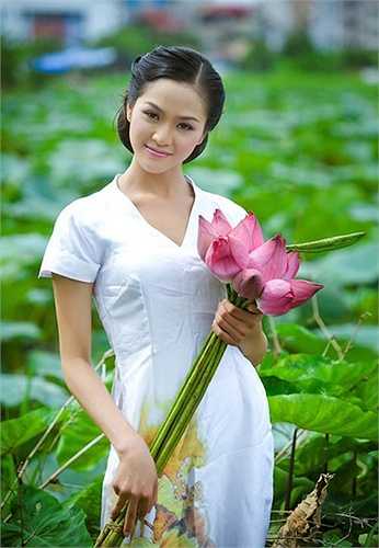 Năm 2013, Phan Thị Lý lên xe hoa với một doanh nhân hơn cô 17 tuổi. 