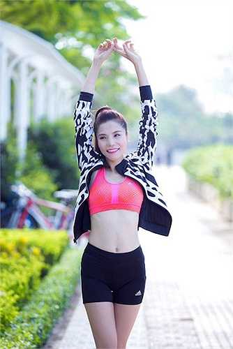Mai Trang sở hữu vóc dáng thon gọn do thường xuyên tập gym. 