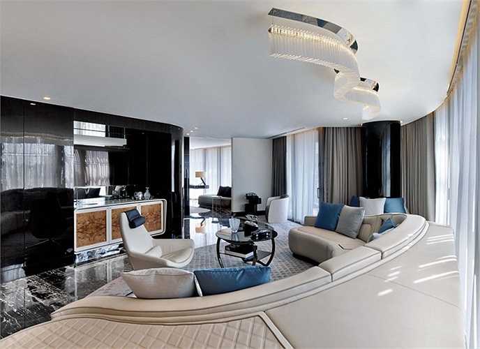 Tuy nhiên, điểm đặc biệt và tương đồng nhiều nhất với những siêu xe Bentley chính là dãy sofa sang trọng