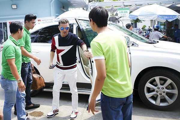 Vừa qua, Mr Đàm đã có mặt từ rất sớm tại bệnh viện Thủ Đức để chuẩn bị những xuất ăn chất lượng để gửi đến các bệnh nhân nghèo đang điều trị tại đây. 