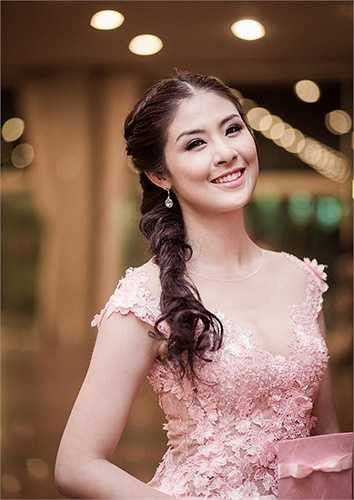 Nhưng cũng chính những góp ý này là Ngọc Hân đang ngày càng chăm sóc cho vẻ đẹp của mình và cô đang ngày một đẹp lên.