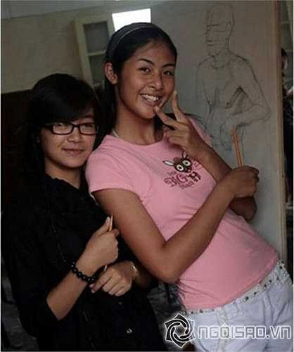 Những hình ảnh trước khi cô đăng quang cũng được hé lộ