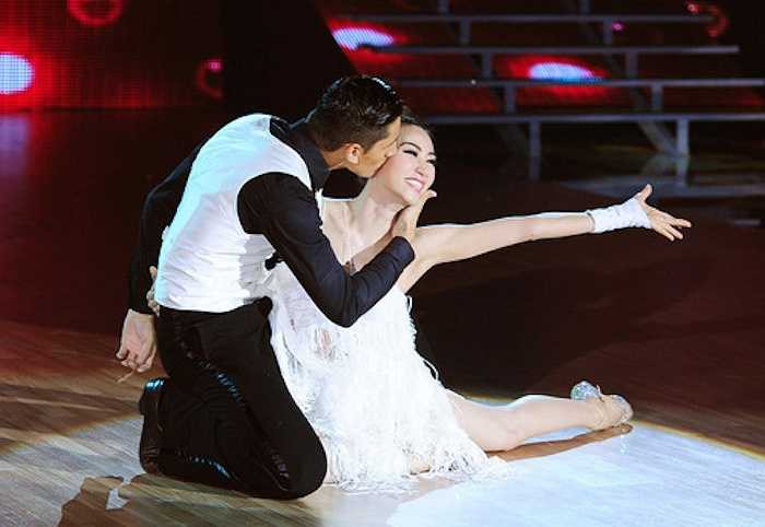 Ngân Khánh gây ấn tượng bởi những động tác yêu cầu kỹ thuật cao.