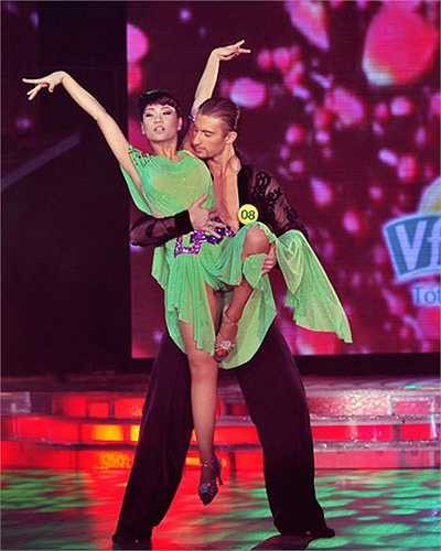 Thu Minh là Quán quân Bước nhảy hoàn vũ mùa thứ hai.