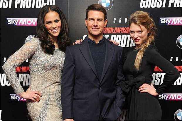 Dường như các anh hùng trong phim hành động đều dành tình yêu cho các người đẹp có mái tóc màu hạt dẻ thay vì màu vàng hoe. Ethan Hunt của Mission Impossible cũng không là ngoại lệ. Tương tự như các người đẹp của Transporters, những mỹ nhân được Tom Cruise lựa chọn tham gia vào phim của anh đều là những ngôi sao nổi tiếng từ trước đó. (Nguồn: Dân Việt)
