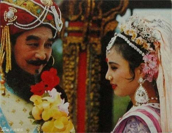 Năm 1984, khi sự nghiệp đang khởi sắc thì Lý Linh Ngọc đột ngột tuyên bố kết hôn. Khi đó cô mới 21 tuổi. 