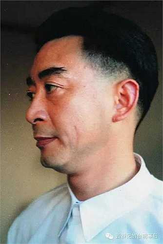 Vai Chu Ân Lai phim 1939 Chu Ân Lai về quê (2000) của Quách Khải Mẫn.