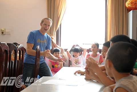 Lớp học tiếng Anh miễn phí của người cựu binh Mỹ