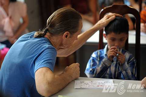 Lớp học tiếng Anh miễn phí của người cựu binh Mỹ