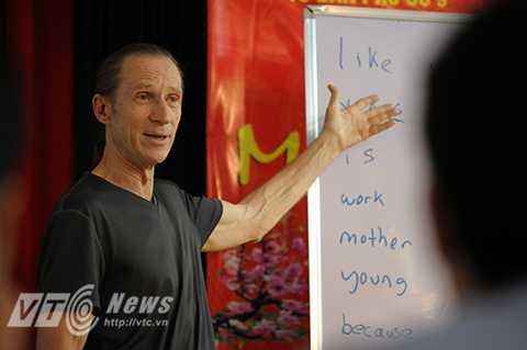 Lớp học tiếng Anh miễn phí của người cựu binh Mỹ