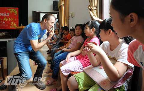 Lớp học tiếng Anh miễn phí của người cựu binh Mỹ