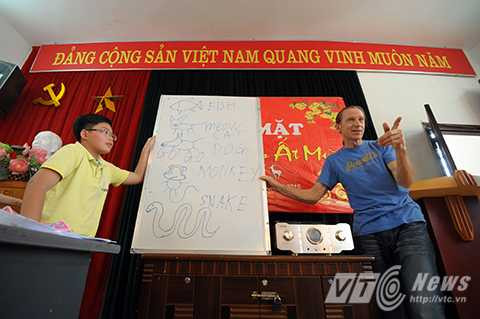 Lớp học tiếng Anh miễn phí của người cựu binh Mỹ