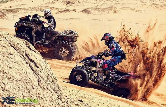 Trong khi địa hình cát ở khu vực thi đấu tại Mũi Dinh là trở ngại đáng kể với nhiều dòng xe ô tô địa hình dẫn động 4 bánh cũng tham gia tranh tài ở thể thức 1, thì các xe ATV/UTV lại tỏ ra nổi trội về khả năng vượt địa hình tiềm năng của dòng xe này. 