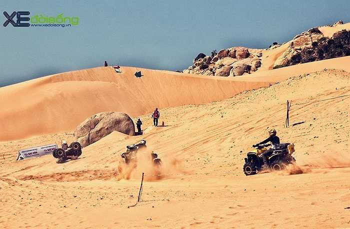 Vận động viên điều khiển không khéo, ATV cũng rất dễ lộn vòng trên bề mặt nghiêng dốc.