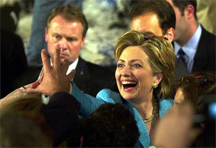 Clinton đánh bại nghị sĩ Rick Lazio giành ghế Thượng viện Mỹ vào năm 2000